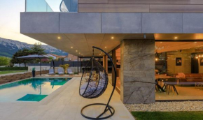 Luxurious Villa Besca